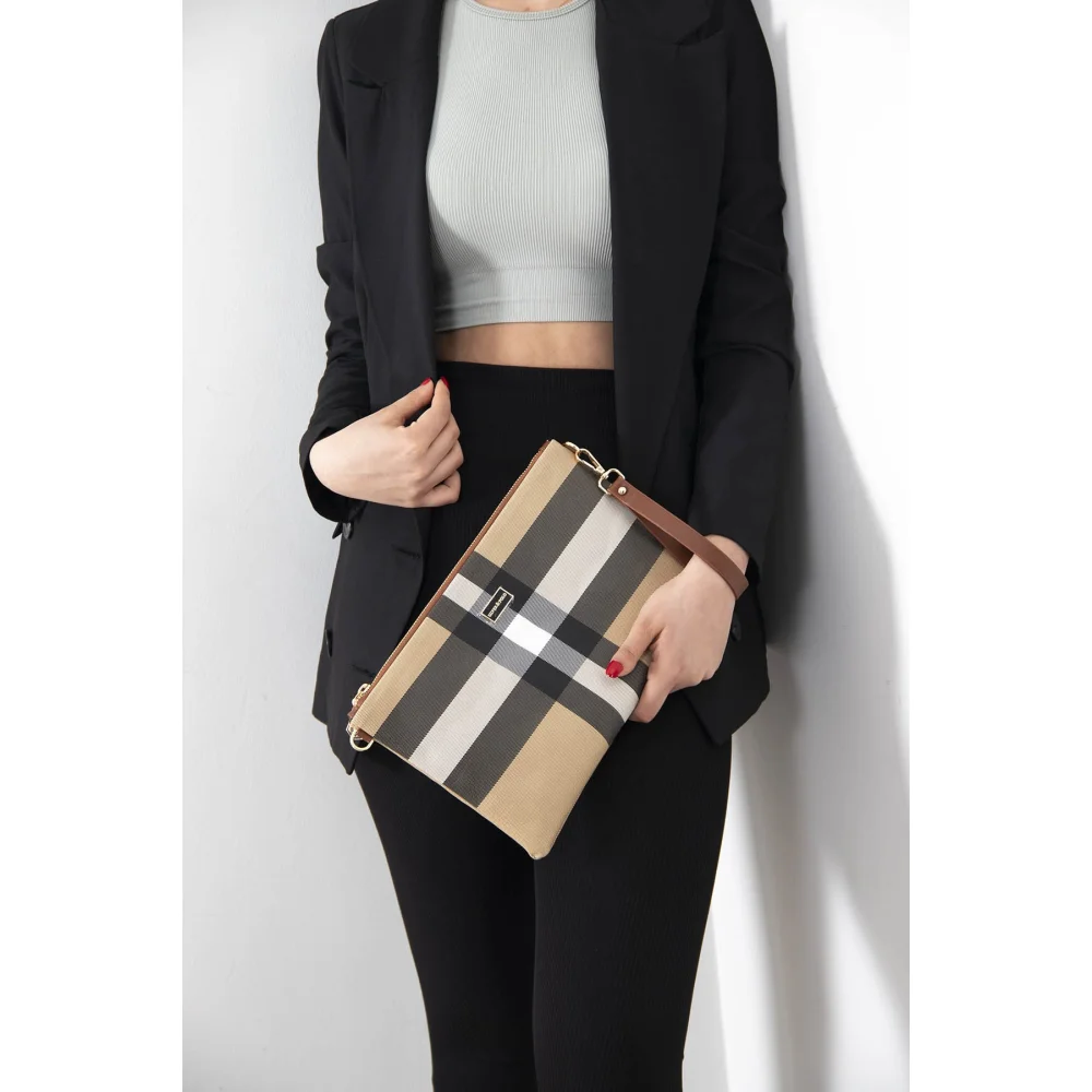 Silver Polo Μπεζ Clutch Τσάντα μονής θήκης με μοτίβο καρό Silver Polo Μπεζ Clutch Τσάντα μονής θήκης με μοτίβο καρό